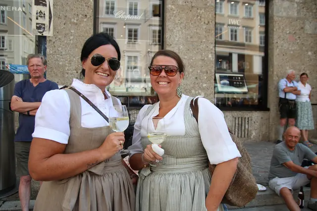 Manuela und Eva genossen das besondere Flair und die Musik.