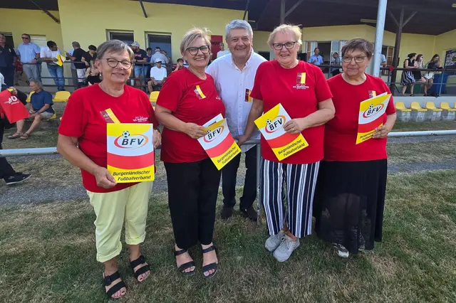 Das Schank- und Küchenteam des SC Mjenovo ist allseits beliebt und seit Jahrzehnten engagiert: Marica Buzanich, Irene Darabos, Maria Beidinger, Ella Krizmanich | Foto: Maria Anna Kuzmits