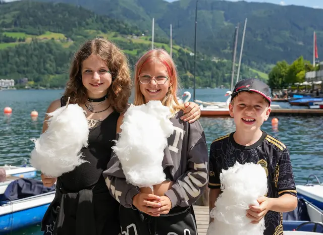 Hatten Spaß beim Seefest. Leonie , Julie und Alexander.