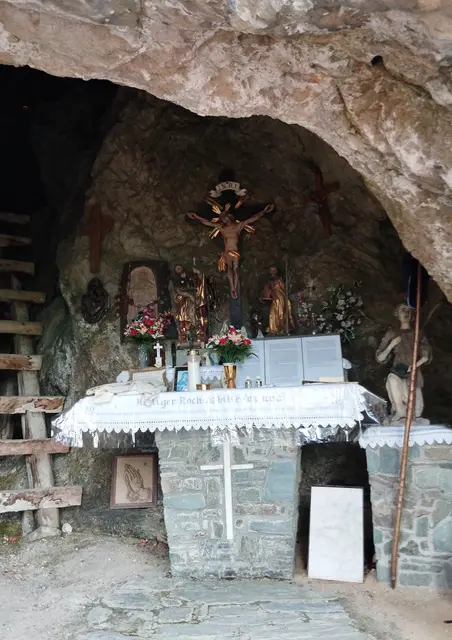 Altar in der Rochusgrotte | Foto: Veronika Frank