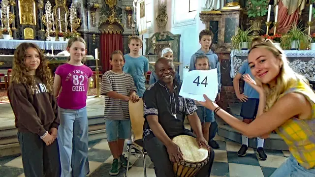 Der Film „Die Trommeln und der Pfarrer“ entstand als Kooperation zwischen dem Seelsorgeraum Westliches Mittelgebirge und der Landesmusikschule. | Foto: helivideo 2026