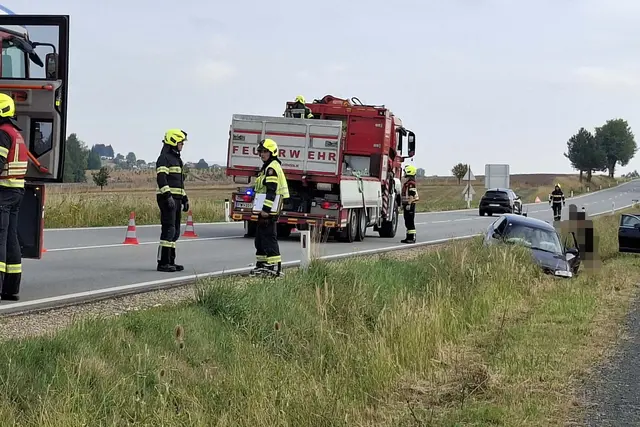 Einsatzkräfte am Unfallort | Foto: FF Waidhofen/Thaya