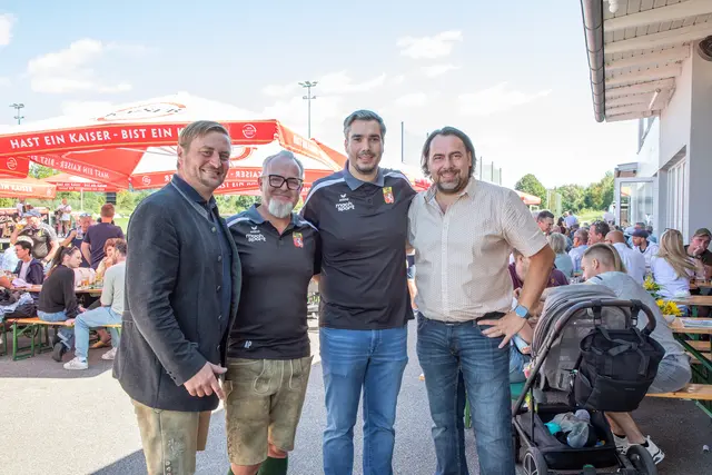Beim Frühschoppen 2025: Die Vizebürgermeister Leo Gmeiner (links) und Boris Mitterlehner (rechts) mit Obmann Stefan Leitenmayr (2. v. re.) und Stellvertreter Alfred Pössenberger von Union Perg. | Foto: gemeindejournal.at