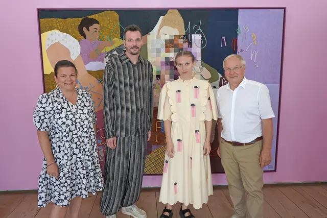 Tourismuschefin Sonja Skalnik und Bürgermeister Josef Ober sind stolz auf das Hochsommer Festival. Hier mit Künstlerin Nana Mandl und Andreas Stern. | Foto: MeinBezirk