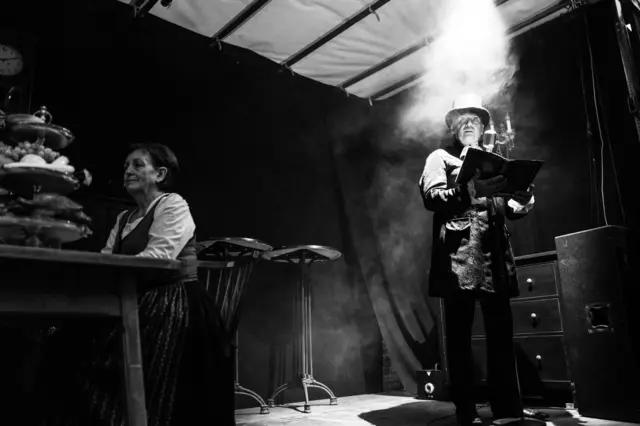 Die Premiere der ersten Dimbacher Sommerfestspiele findet am Samstag, 15. August 2026, um 20 Uhr am Dimbacher Marktplatz statt. | Foto: Dimbacher Theaterschecken