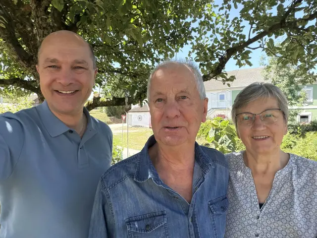 Bgm. DI Johannes Pressl, Jubilar Josef Bübl und Maria Bübl. | Foto: Marktgemeinde Ardagger