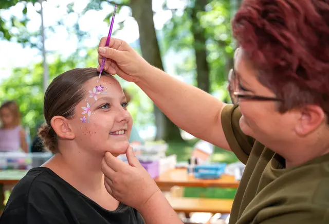 Beim Kinderschminken: Sofia.