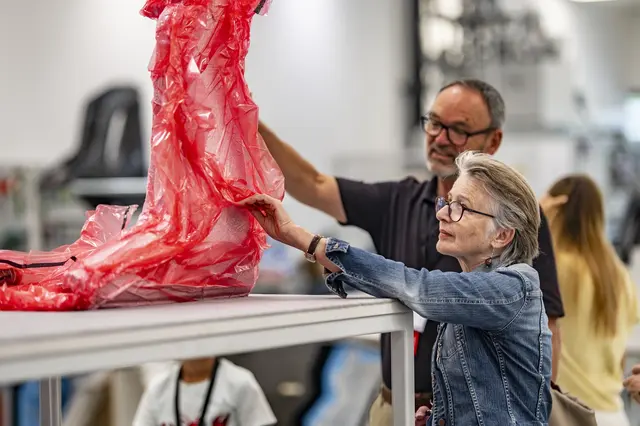 Beim Familienfest konnten sich Angehörige der Mitarbeiterinnen und Mitarbeiter ein Bild von der Arbeit machen.  | Foto: Hilitech