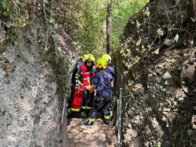 Die Feuerwehren Purgstall, Scheibbs und Feichsen unterstützten die Rettung einer Person aus der Purgstaller Erlaufschlucht. | Foto: DOKU-NÖ