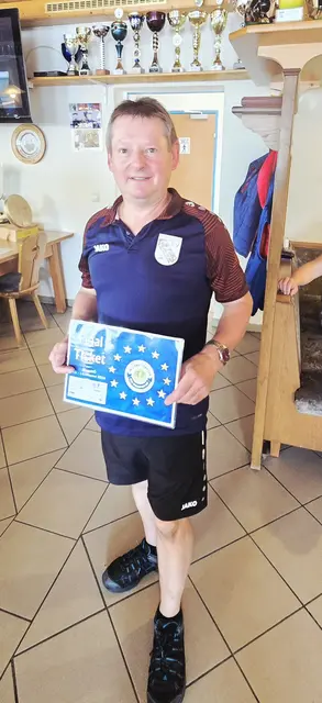 Gewinner Anton Lugstein mit dem Finalticket