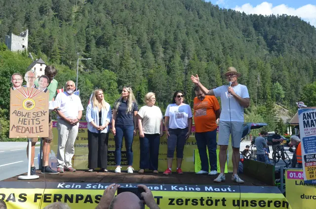 Alle vier Oppositionsparteien stellten sich den Fragen: Liste Fritz (Robert Greil), Neos (Susanna Riedelsperger), FPÖ (Gudrun Kofler) und Die Grünen (Petra Wohlfahrtstätter) (v.l.). Die Regierungsparteien ÖVP und SPÖ suchte man vergebens.