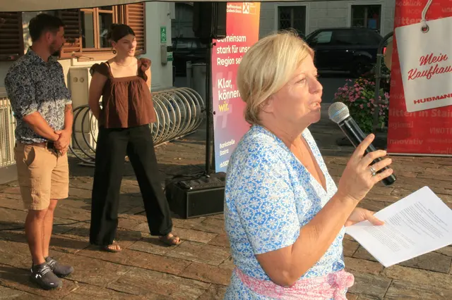 Claudia Dunst-Mösenlechnet als Gastgeberin | Foto: Gerhard Langmann