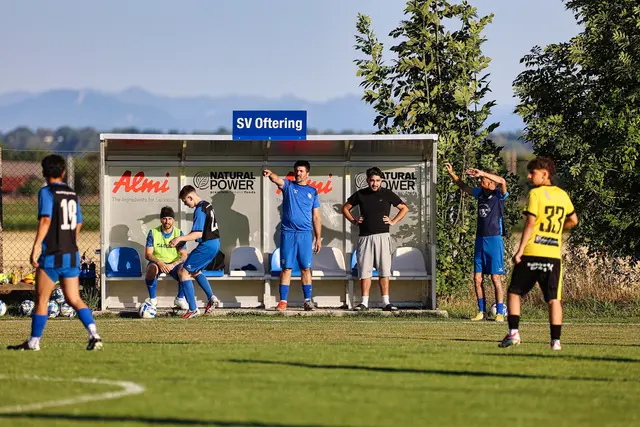 Fußball und Miteinander stehen im Fokus: Egal ob ein Punkte oder 20, in Oftering hält man zusammen und lässt sich nicht unterkriegen. | Foto: Reischl