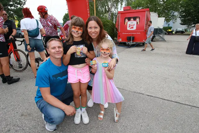 Spaß beim Kinderschminken. | Foto: Christian W. F. Gschieszl