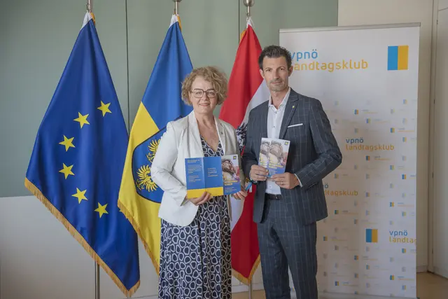NÖ-Landesrätin Christiane Teschl-Hofmeister; Landtagsabgeordneter René Lobner wollen mit dem Pflege- und Betreuungsscheck Familien unterstützen. 



 | Foto: bzgsdf@vpnoe