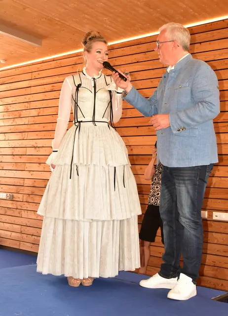 Schneidermeisterinnen erklärten Handwerk, Materialien und den perfekten Dirndllook. | Foto: Herbert Schleich