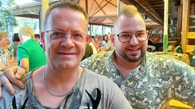 Die Musiker Christian Wagner und Martin Hofer (r.) genossen das Konzert in Birkfeld. | Foto: Josef Hofmüller