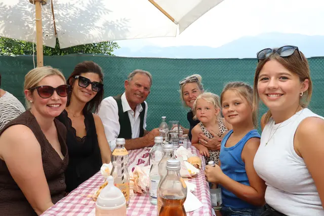 Familie Hauser und Klingenschmid genossen die gute Stimmung am Weberhof. | Foto: Kendlbacher