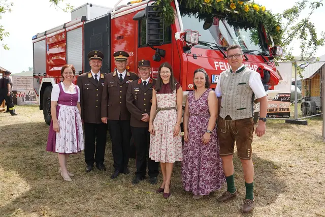(v.l.n.r.) Landtagsabgeordnete Regina Aspalter, Landesfeuerwehrrat Wolfgang Mayr, Präsident des Österreichischen Bundesfeuerwehrverbandes Robert Mayer, Kommandant HBI Mario Haidler, Bürgermeisterin Katrin Krenn, 1. Vizebürgermeister Michael Steininger und 2. Vizebürgermeisterin Manuela Jany,