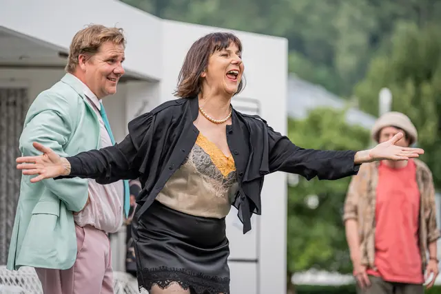 Gezeigt wurde in diesem Sommer die Komödie von Flavia Coste in einer Bearbeitung für das Salzburger Straßentheater von Georg Clementi. | Foto: SKV / ebihara photography