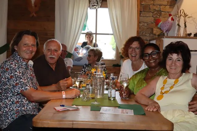 Ernst, Manfred (Luis aus Südtirol), Yvonne, Lizette und Geburtstagskind Rita genossen die Zeit am Weberhof Mils. | Foto: Kendlbacher