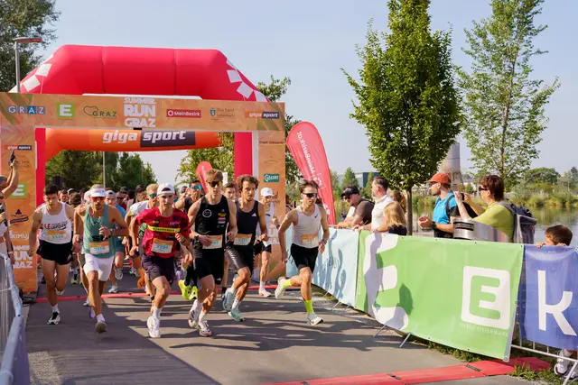 Rund 1.000 Teilnehmerinnen und Teilnehmer starteten am Samstag beim zweiten Summer Run.  | Foto: WEgrow Marketing