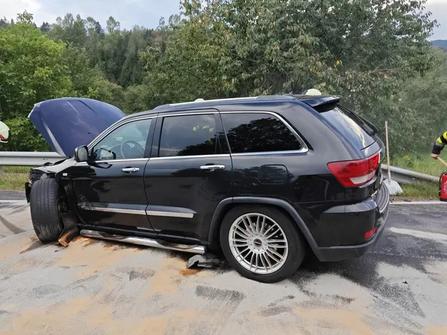 Die beiden Unfallfahrzeuge wurden von einem privaten Abschleppunternehmen von der Fahrbahn entfernt. | Foto: Feuerwehren Olsach-Molzbichl