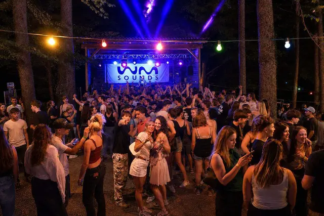 DJ Markus Weiss und Chris Matsermind sorgten mit den besten Beats für tolle Stimmung.  | Foto: WM-Sounds