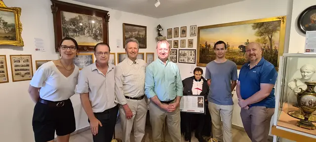 Victoire Lepicard, Mag. Michael Wenzel, Direktor des Napoleonmuseums, Friedrich Quirgst, Präsident der Museumsgesellschaft Deutsch-Wagram, Oberstleutnant Nicolas Konieczny, Leutnant Mahé Marengo und Major Michel Baldauf (v.l.). | Foto: Franz Masching