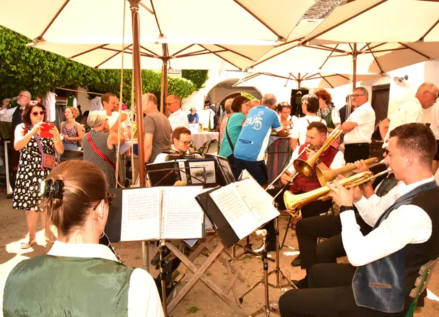 Im Brandlhof und Kulturpavillon standen Nachhaltigkeit und Volkskultur im Mittelpunkt. | Foto: Herbert Schleich