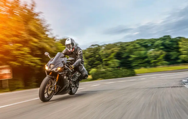 Bei Bikerinnen und Bikern ist unser Bezirk ganz hoch im Kurs. | Foto: Smarterpix/aa-w