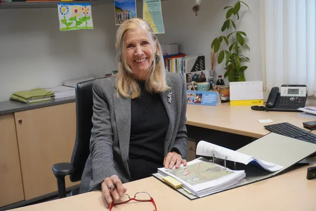Bürgermeisterin Johanna Obojes Rubatscher gibt einen Einblick in die infrastrukturellen Entwicklungen der Gemeinde.  | Foto: AMG