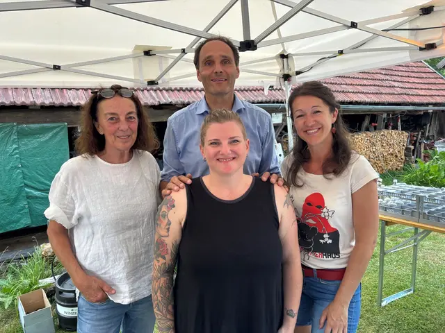 Viel Lob gab es für das erfolgreiche Scharfrichter-Kulturteam von Festivalveranstalter Matthias Ziegler (hinten) – v. l.: „Programm-Intendantin“ Luise Ramsauer, Kathi Wagmann und Simone Schwendinger,  | Foto: Franz Gruber