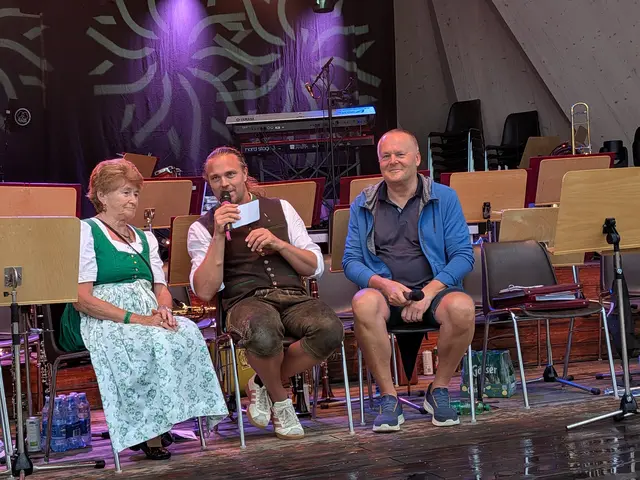 Elsbeth Aigner, David Bichler und Manfred Etzelstorfer bei ihrem Gespräch über den Beginn der Kirchdorfer Sommernachtsfeste