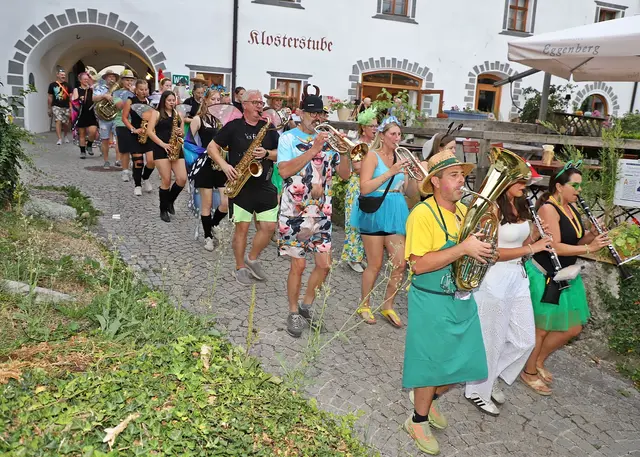 Geselliger Faschingsumzug. | Foto: Hörmandinger
