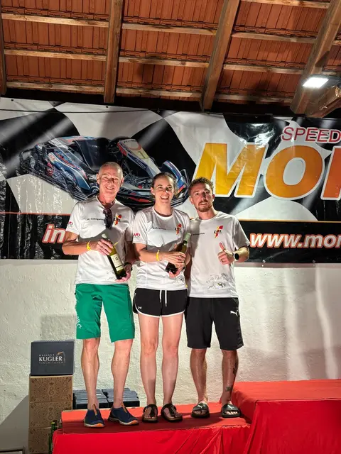 Die LMB-Mixed-Staffel mit Sabine Schwarz, Stefan Johann Pendl und Patrick Horvath erreichte beim Triathlon in Pöttsching den zweiten Platz. | Foto: LMB