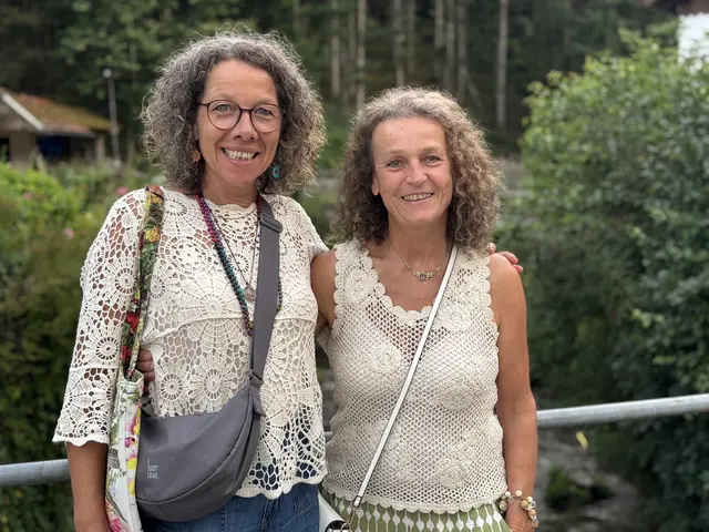 Besuchen gerne gemeinsam Kulturevents: Die Freundinnen Alexandra Dittrich und Hermine Hofinger. | Foto: Franz Gruber