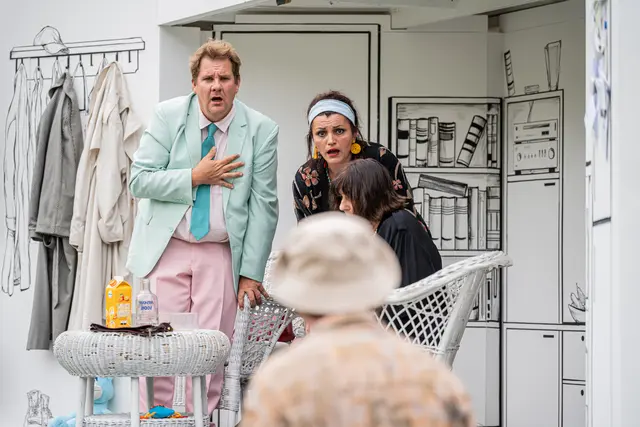 Gezeigt wurde in diesem Sommer die Komödie von Flavia Coste in einer Bearbeitung für das Salzburger Straßentheater von Georg Clementi. | Foto: SKV / ebihara photography