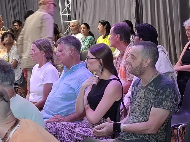Das Kirtan Festival in der Linzer Sonnenstein-Loft zeigte einmal mehr, dass über Nationen und Religionen hinweg ein friedliches Miteinander möglich ist. | Foto: Robert Zinterhof