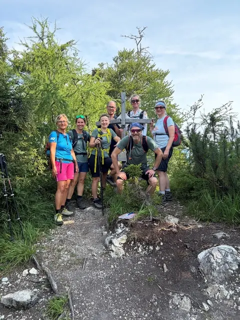 Nach dem obligatorischen Gipfelfoto und einer ausgiebigen Rast ging es am gleichen Weg wieder zurück | Foto: Alpenverein Enns