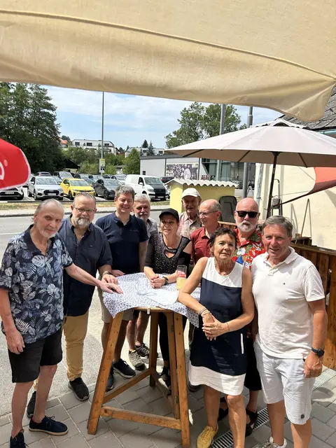 Von der Politik aus Mauerbach ließen sich einige Gemeindevertreter blicken: Thomas Bruckner (ehemaliger GR), GR Michael Strozer, Vizebürgermeister Georg Kabas, Michael Richter (ehemaliger GR), GRin Claudia K. Gangl, Alfred Graf (ehemaliger Vize), GR Siegfried Kommar, Rudolf Angerer (ehemaliger GR), GRin Sissi Mangst und GR Erwin Hackl. | Foto: privat / zVg