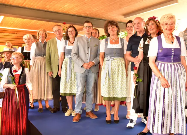 Die erstmals veranstaltete Trachtenmodeschau begeisterte das Publikum. | Foto: Herbert Schleich