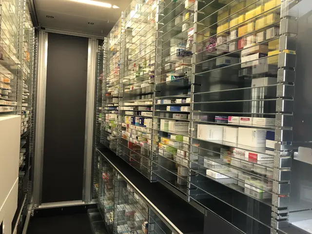 Tausende Packerl und Schachterl fanden damals in der Apotheke Platz. (Archiv) | Foto: Michael J. Payer
