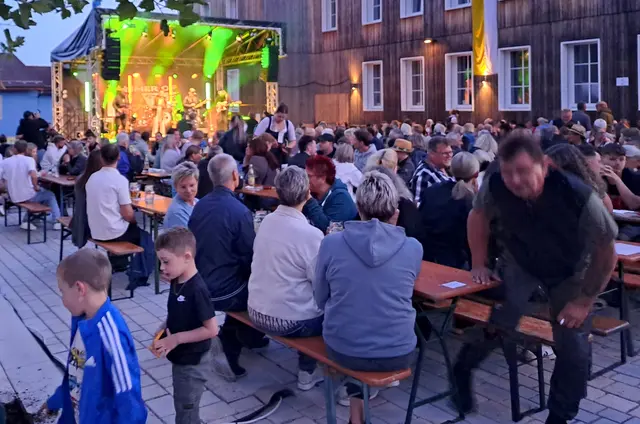 Beim Holzfest auf dem Marktplatz | Foto: Viana