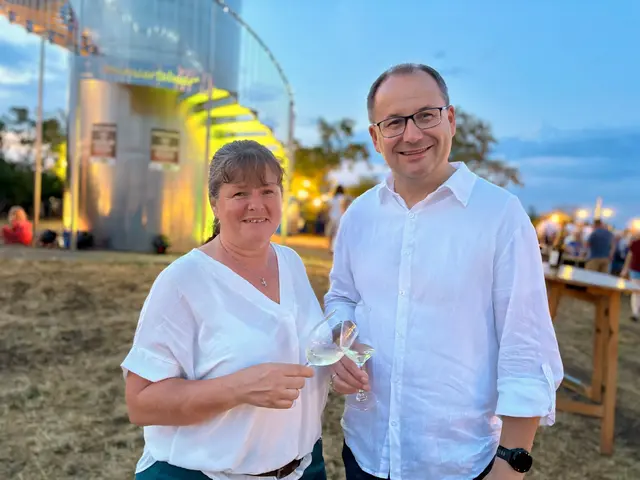 Lassen sich das Event jedes Jahr nicht entgehen: Vizebürgermeisterin Brumüller und Bürgermeister Krottendorfer. | Foto: Markus Kahrer