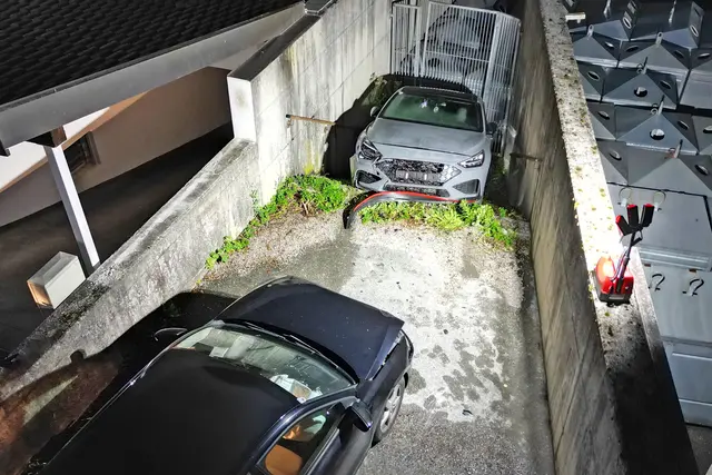 Eine alkoholisierte 23-Jährige verursachte in Wattens einen Verkehrsunfall. | Foto: ZOOM.TIROL