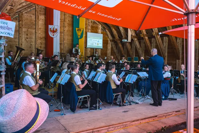 Die Partnerkapelle aus der Stadt Meersburg unterhielt am Sonntag. | Foto: Victoria Hörtnagl/ Julian Pernsteiner