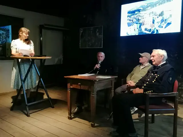 Bei der Gesprächsrunde von Moderatorin Helga Papst ließen Günther Kolb, Ehrenpräsident Herbert Hiebler und Adolf Lampl den Weg des Vereins und des Denkmals Revue passieren.  | Foto: Verein Freunde des Radwerkes IV