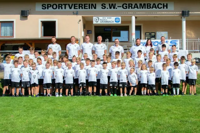 So sieht die Zukunft des SV SW Technopark Raaba-Grambach aus. Zahlreiche Nachwuchsteams drängen bereits nach. Erst wird aber gefeiert. | Foto: SV