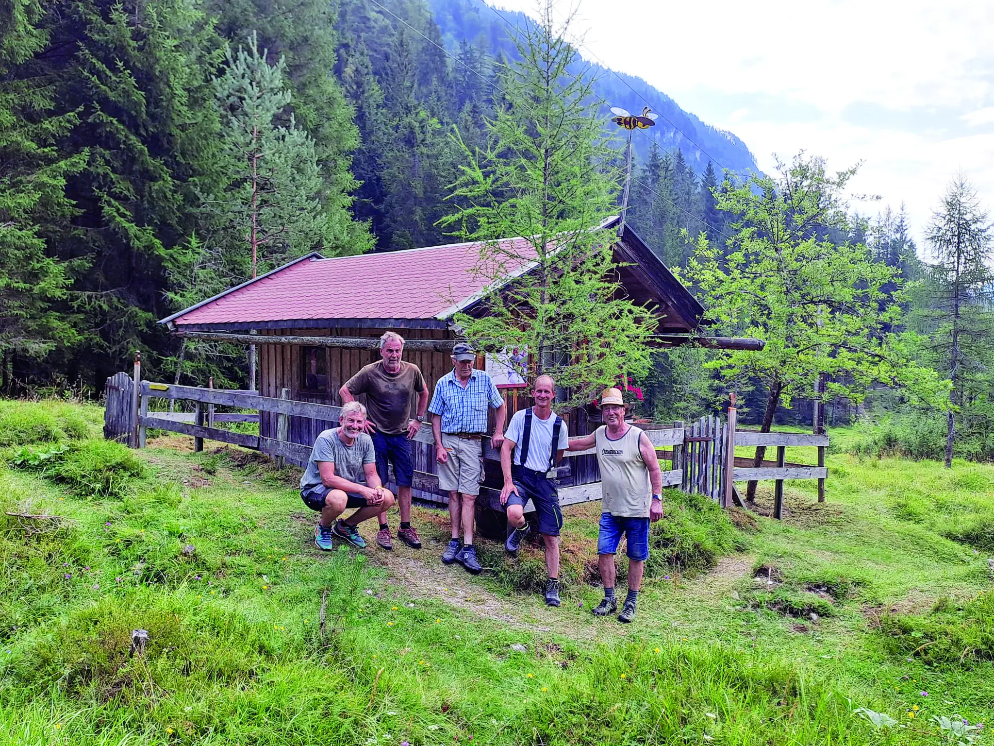 Big effort: Roof of the bee house in St. Ulrich has been renewed - | ...
